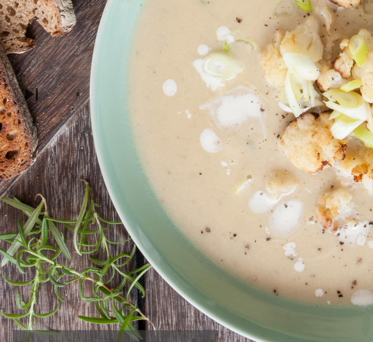 Healthy Roasted Garlic & Cauliflower Soup